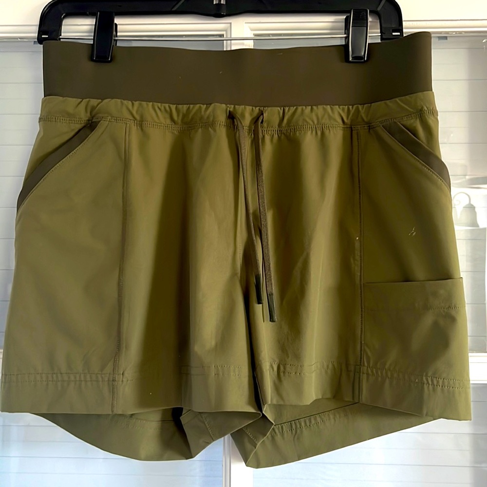 Title nine 3” water resistant short